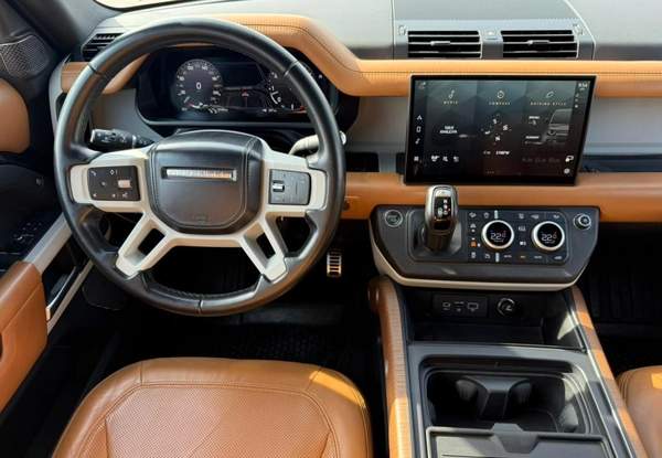 LAND ROVER DEFENDER HSE P400 | YEAR: 2023 | GCC SPECS | KMS: 121,000 | FULL SERVICE HISTORY UNDER WARRANTY