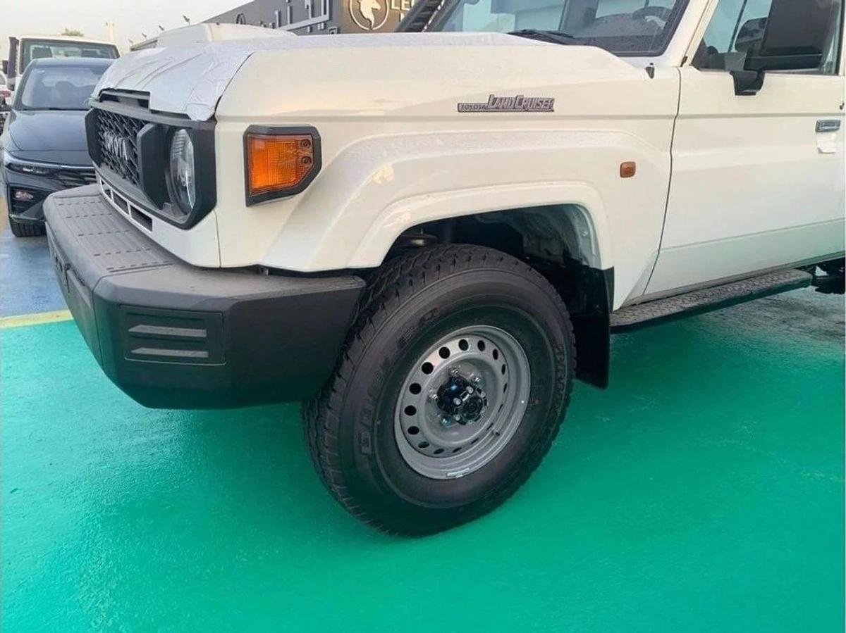 Toyota Land Cruiser 70 4.0L PETROL V6 3 DOORS 4WD 2024 GCC-1-1