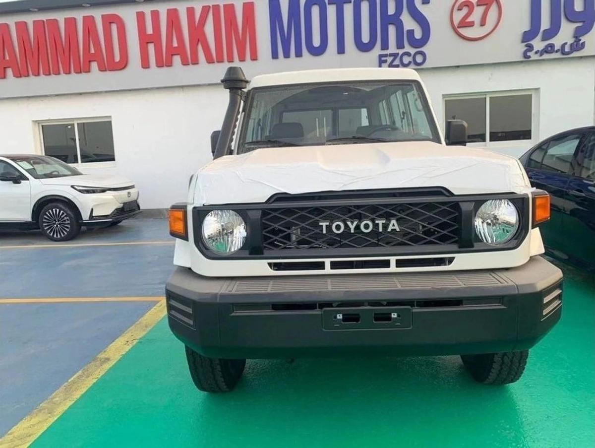 Toyota Land Cruiser 70 4.0L PETROL V6 3 DOORS 4WD 2024 GCC-8-8