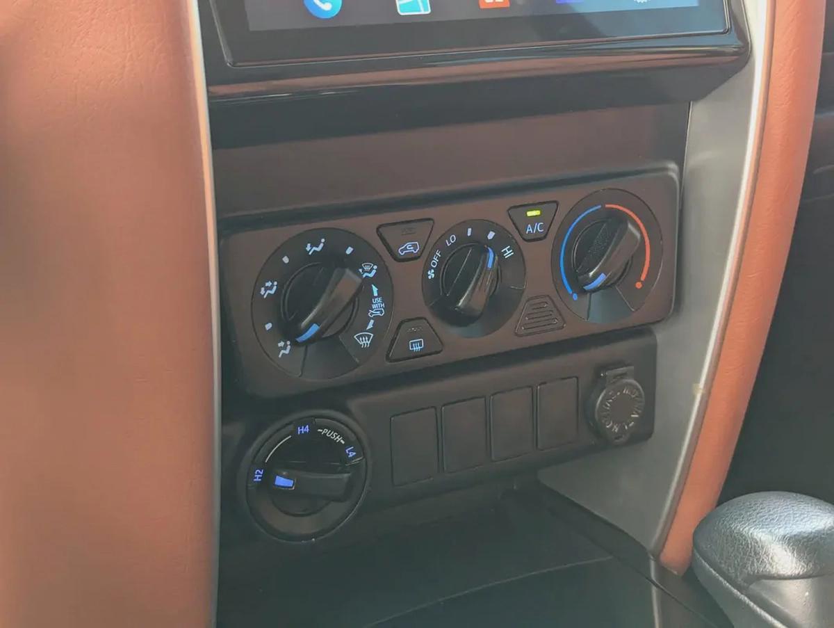 TOYOTA FORTUNER 2020 FACELIFTED 2025 DIESEL V4 GCC IN EXCELLENT CONDITION-10-10