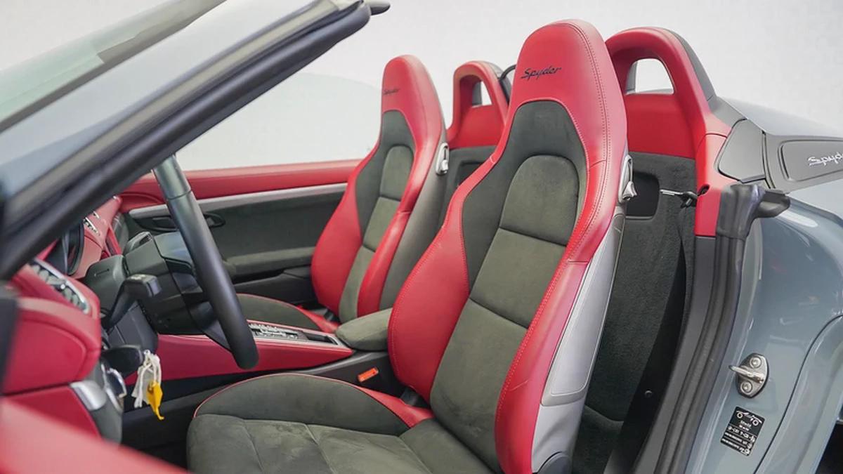 Special Offer | AED 7,134 PM | Up to 3 Years Unlimited Warranty | 718 Boxster - Spyder Manual-4-4