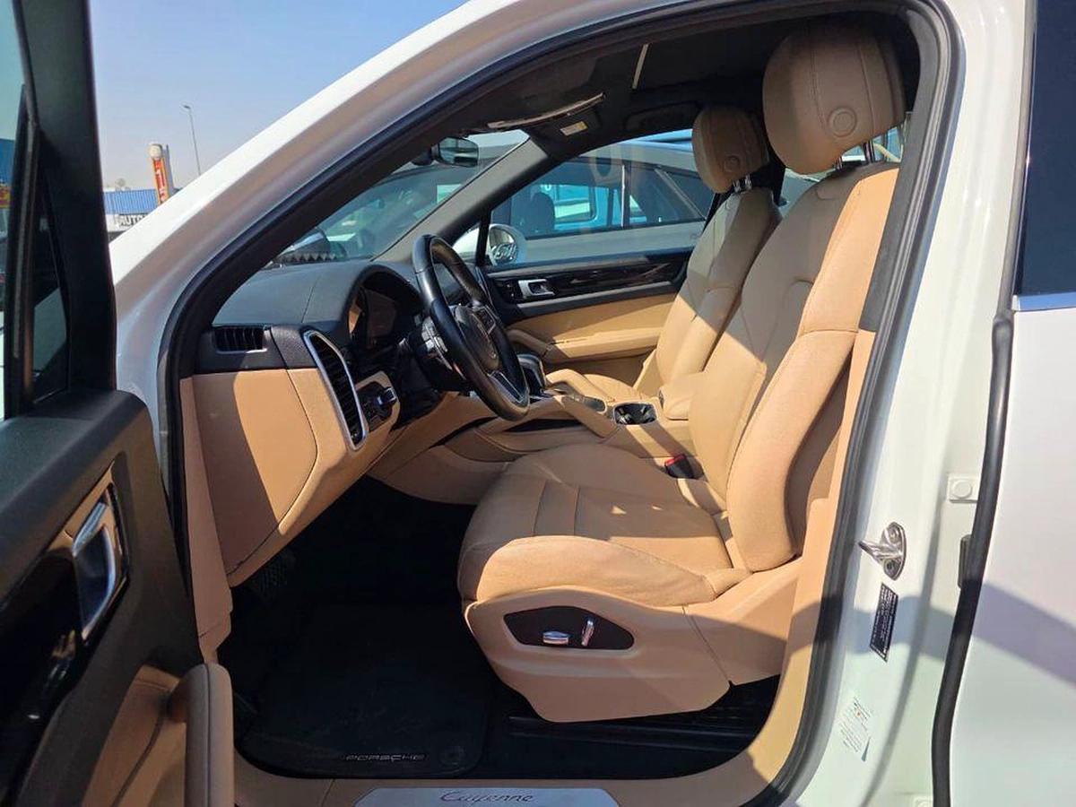 Porsche Cayenne Base SUV 3.6L 2018 GCC -1-1