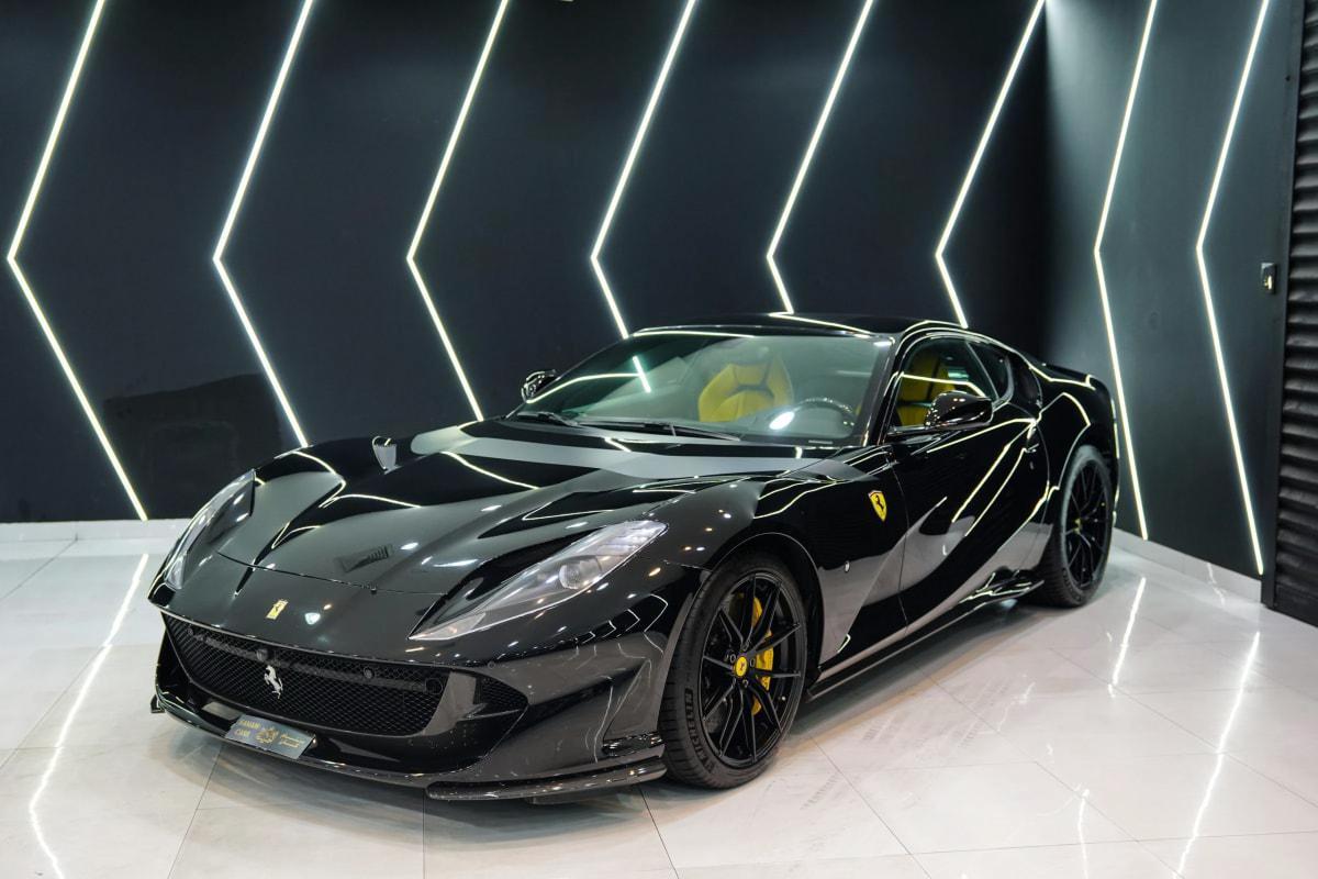 Ferrari 812 Superfast-0-0