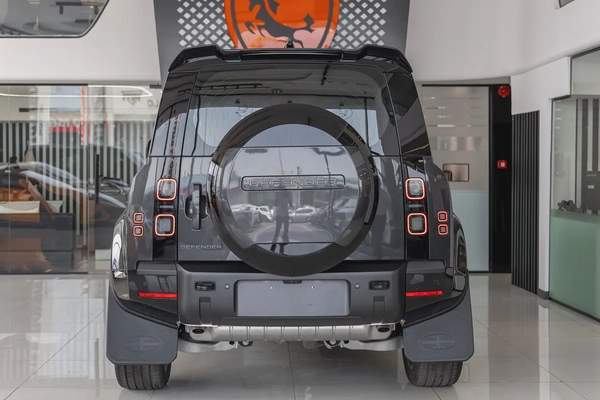 Land Rover Defender | 110 X-Dynamic HSE P400 | GCC Specs | 2026 (Export)