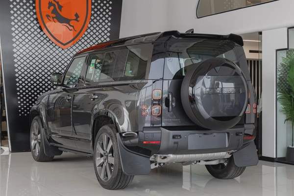 Land Rover Defender | 110 X-Dynamic HSE P400 | GCC Specs | 2026 (Export)