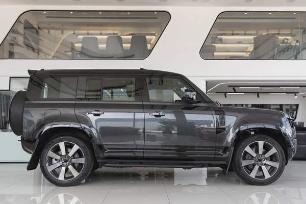 Land Rover Defender | 110 X-Dynamic HSE P400 | GCC Specs | 2026 (Export)