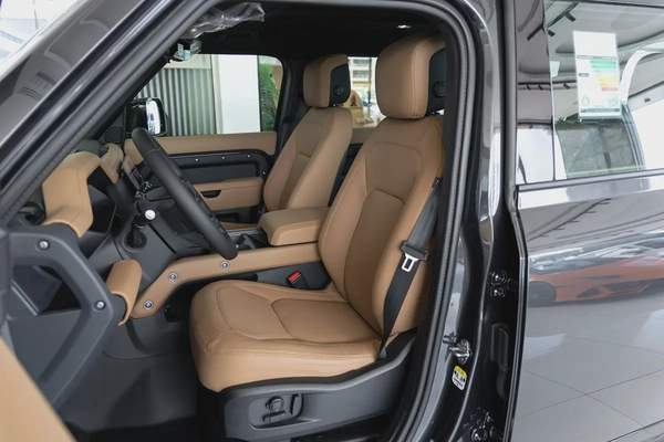 Land Rover Defender | 110 X-Dynamic HSE P400 | GCC Specs | 2026 (Export)