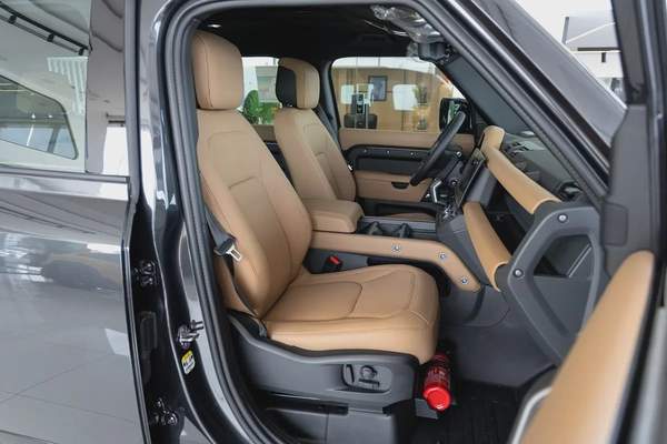 Land Rover Defender | 110 X-Dynamic HSE P400 | GCC Specs | 2026 (Export)