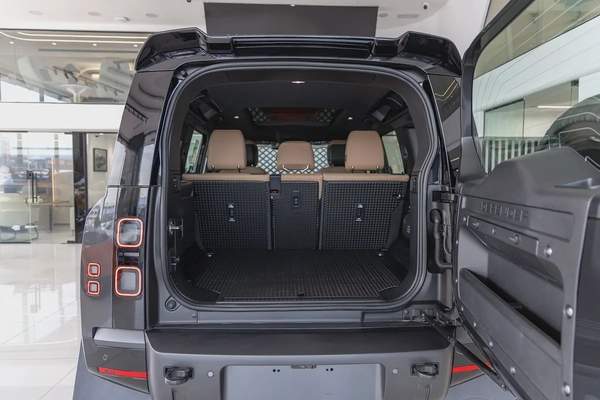 Land Rover Defender | 110 X-Dynamic HSE P400 | GCC Specs | 2026 (Export)