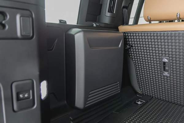 Land Rover Defender | 110 X-Dynamic HSE P400 | GCC Specs | 2026 (Export)