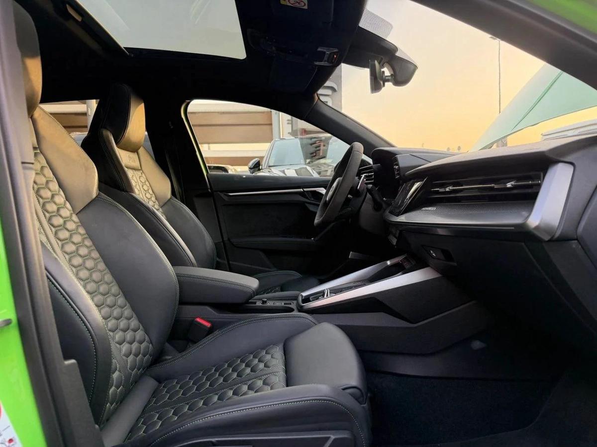 Audi RS3 TFSI quattro 2.5L Sportback-2-2
