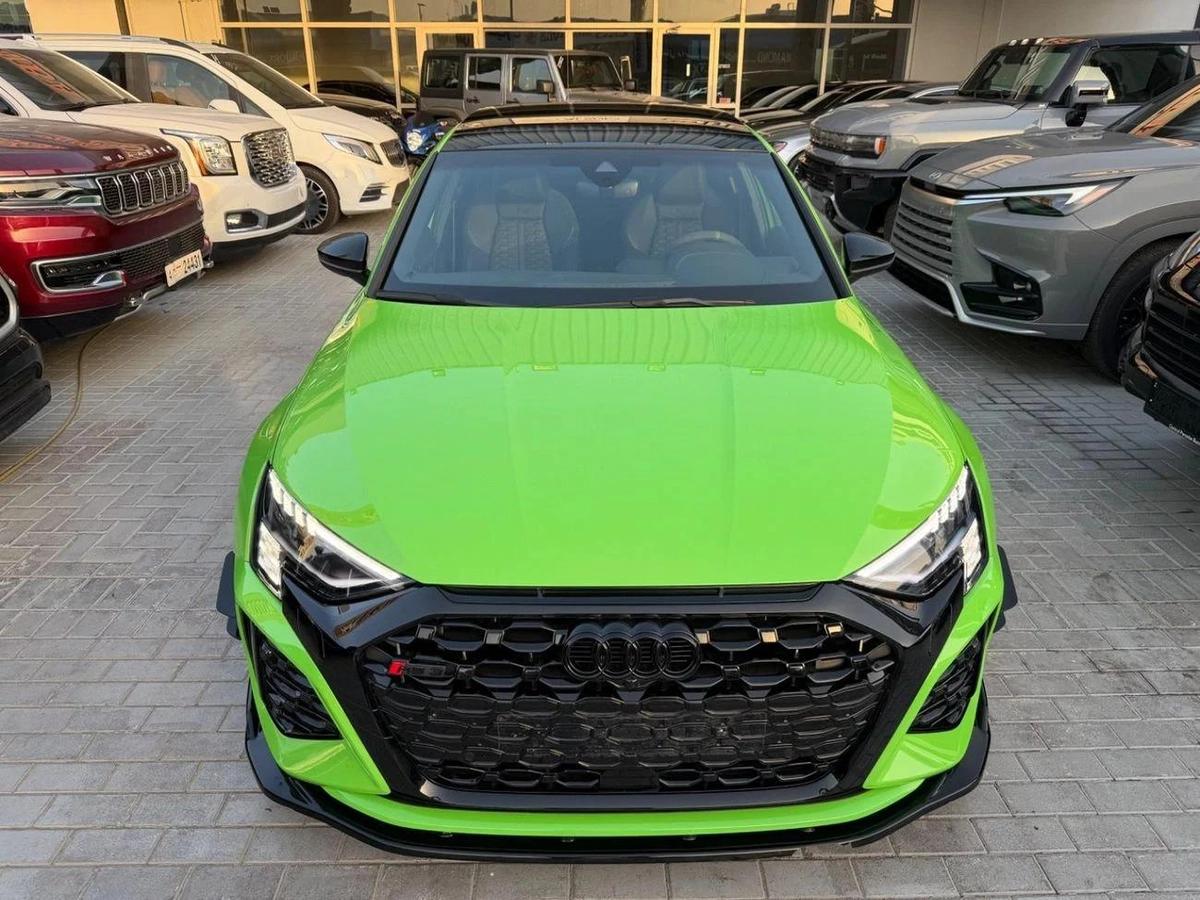 Audi RS3 TFSI quattro 2.5L Sportback-4-4