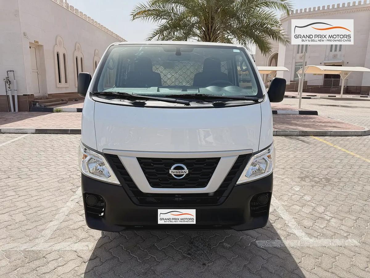 Nissan Urvan NV350 3 Seater AUTOMATIC 2022 Model GCC Specs With Service History In Perfect Condition-1-1