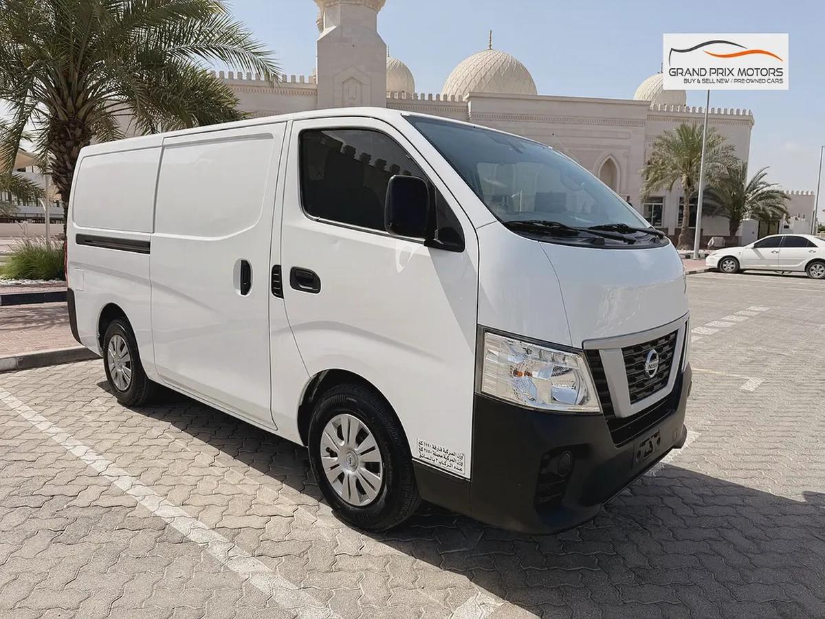 Nissan Urvan NV350 3 Seater AUTOMATIC 2022 Model GCC Specs With Service History In Perfect Condition-2-2