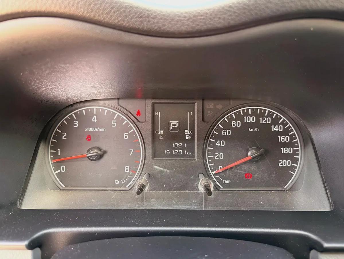 Nissan Urvan NV350 3 Seater AUTOMATIC 2022 Model GCC Specs With Service History In Perfect Condition-13-13