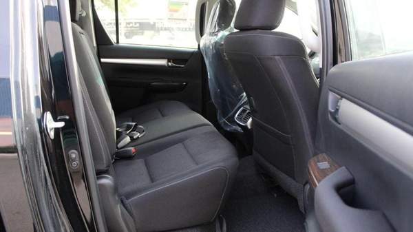 Toyota Hilux TOYOTA 2.4L D DC 4WD AT Full option