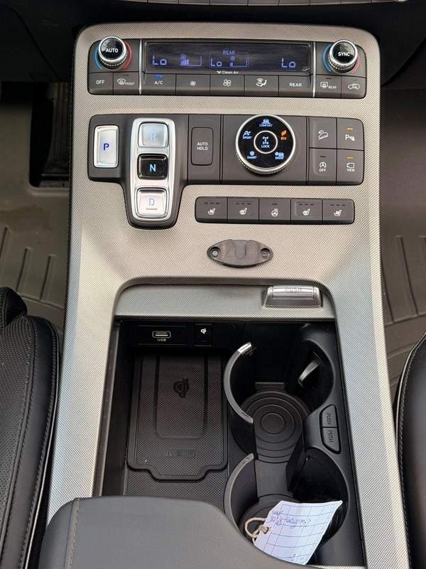 Hyundai Palisade Calligraphy 3.8L / panoramic, 360 camera // head up display full option