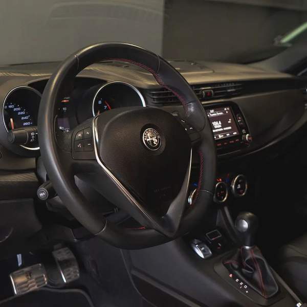 AED 861 pm • 0% Downpayment • Alfa Romeo Giulietta Veloce • Agency Warranty