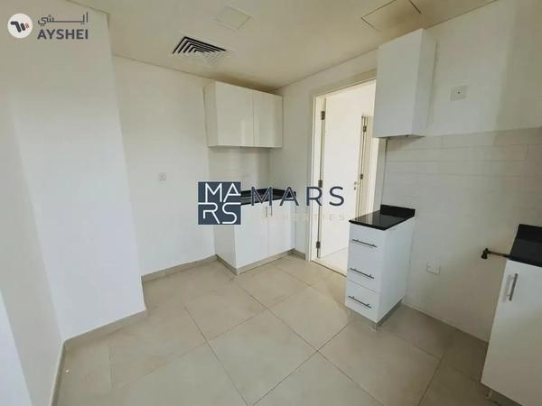 Spacious, Luxury 3 Bedroom Townhouse with Close Kitchen Available For Rent