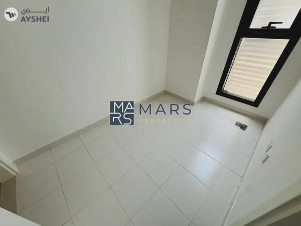 Spacious, Luxury 3 Bedroom Townhouse with Close Kitchen Available For Rent