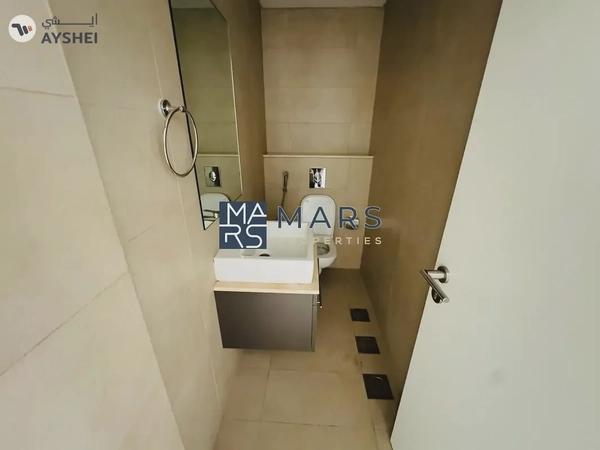 Spacious, Luxury 3 Bedroom Townhouse with Close Kitchen Available For Rent