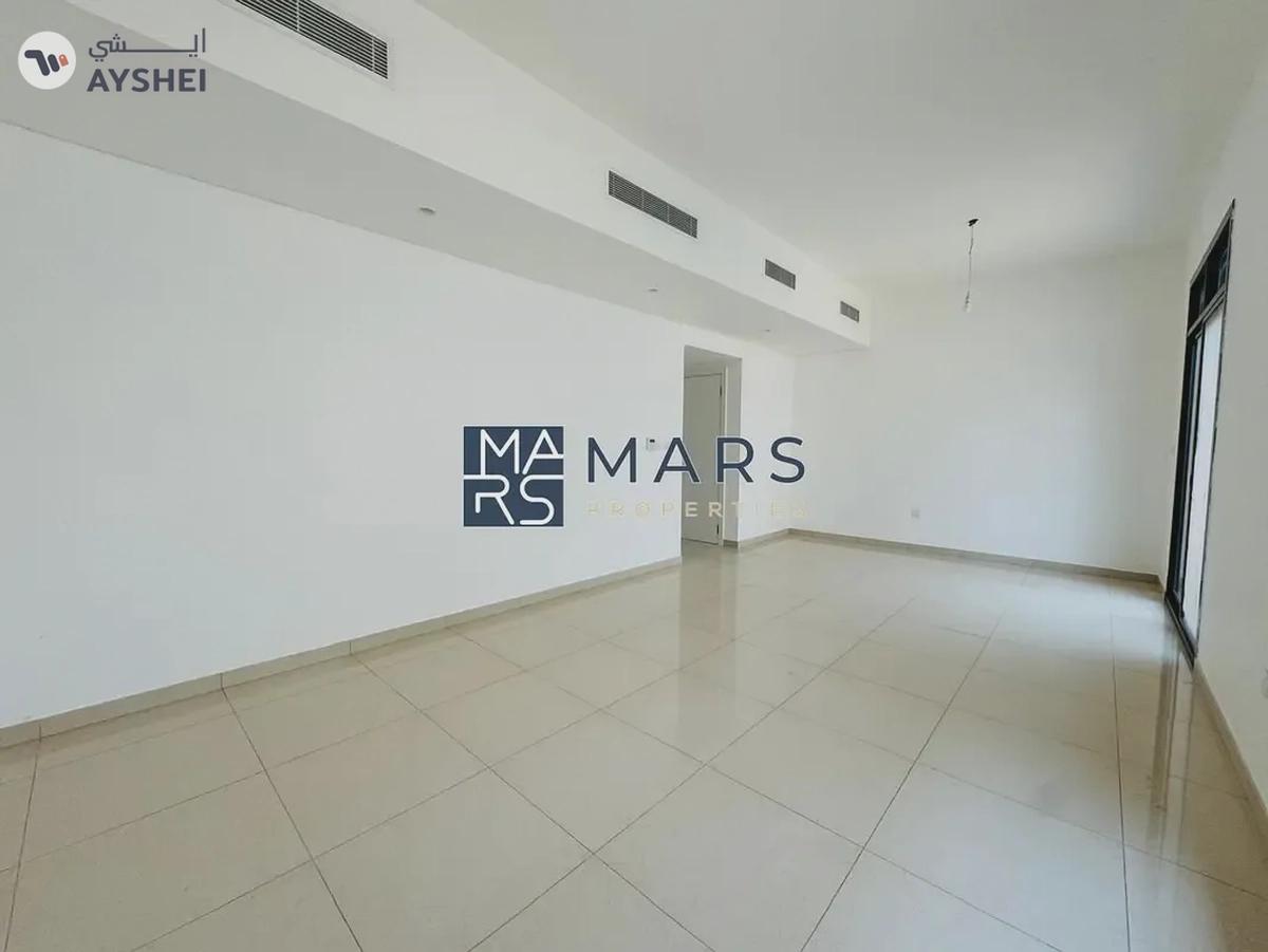 Spacious, Luxury 3 Bedroom Townhouse with Close Kitchen Available For Rent -18-18