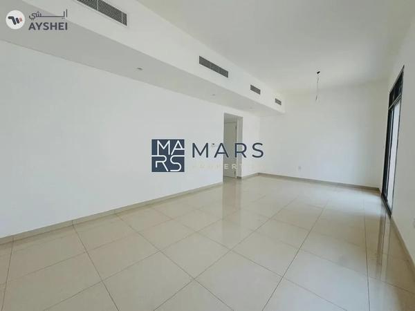 Spacious, Luxury 3 Bedroom Townhouse with Close Kitchen Available For Rent