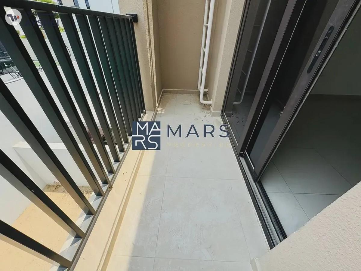 Spacious, Luxury 3 Bedroom Townhouse with Close Kitchen Available For Rent -0-landscape