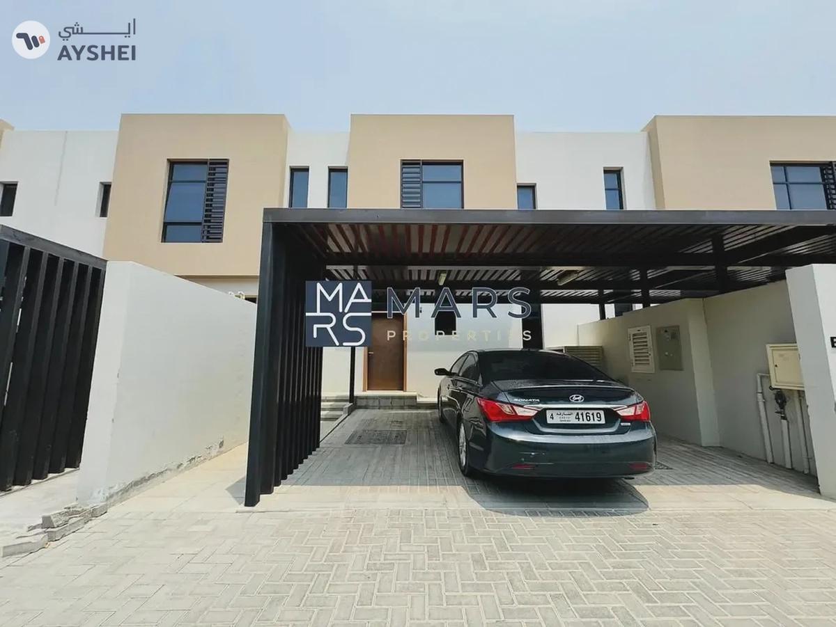 Spacious, Luxury 3 Bedroom Townhouse with Close Kitchen Available For Rent -0-0