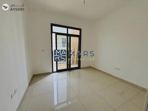 Spacious, Luxury 3 Bedroom Townhouse with Close Kitchen Available For Rent