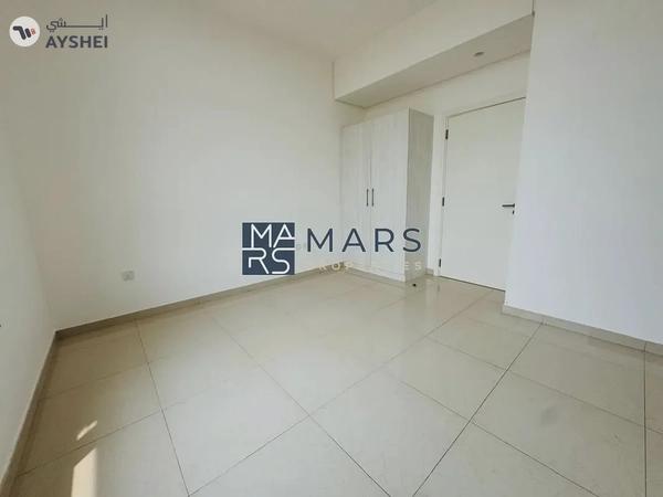 Spacious, Luxury 3 Bedroom Townhouse with Close Kitchen Available For Rent
