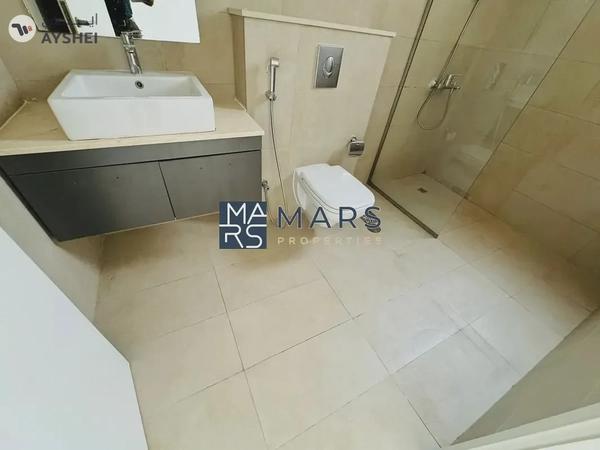 Spacious, Luxury 3 Bedroom Townhouse with Close Kitchen Available For Rent