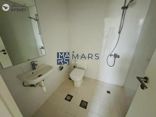 Spacious, Luxury 3 Bedroom Townhouse with Close Kitchen Available For Rent