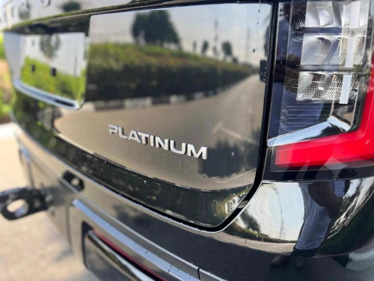 Nissan Patrol SE PLATINUM-4-4