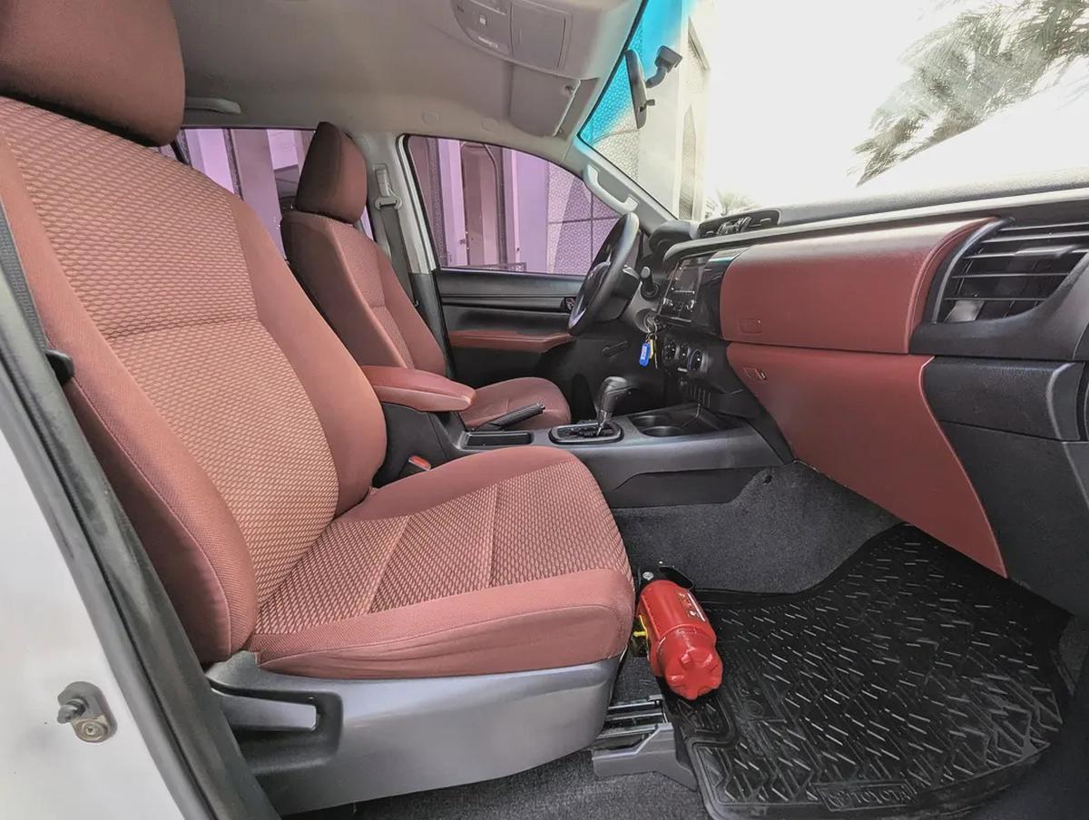 2022 Toyota Hilux GL 2.7 L 4X4 Automatic - Original paint - GCC Specs Dual Cab Pickup |-4-4