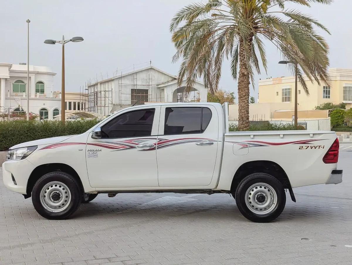 2022 Toyota Hilux GL 2.7 L 4X4 Automatic - Original paint - GCC Specs Dual Cab Pickup |-10-10