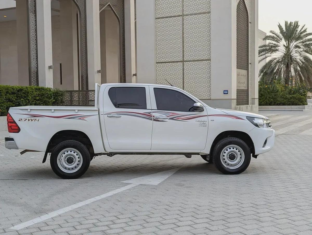 2022 Toyota Hilux GL 2.7 L 4X4 Automatic - Original paint - GCC Specs Dual Cab Pickup |-11-11