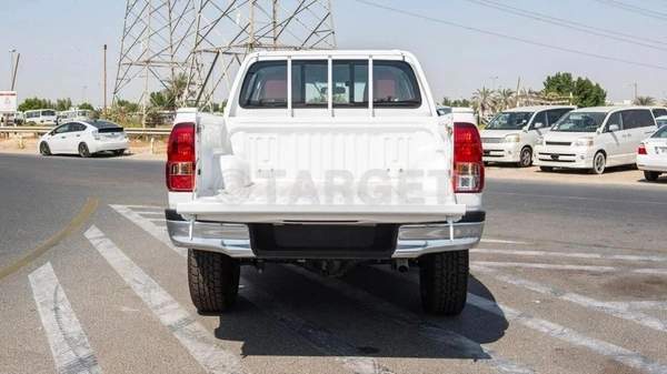 Toyota Hilux 2.4L AT 4WD DIESEL
