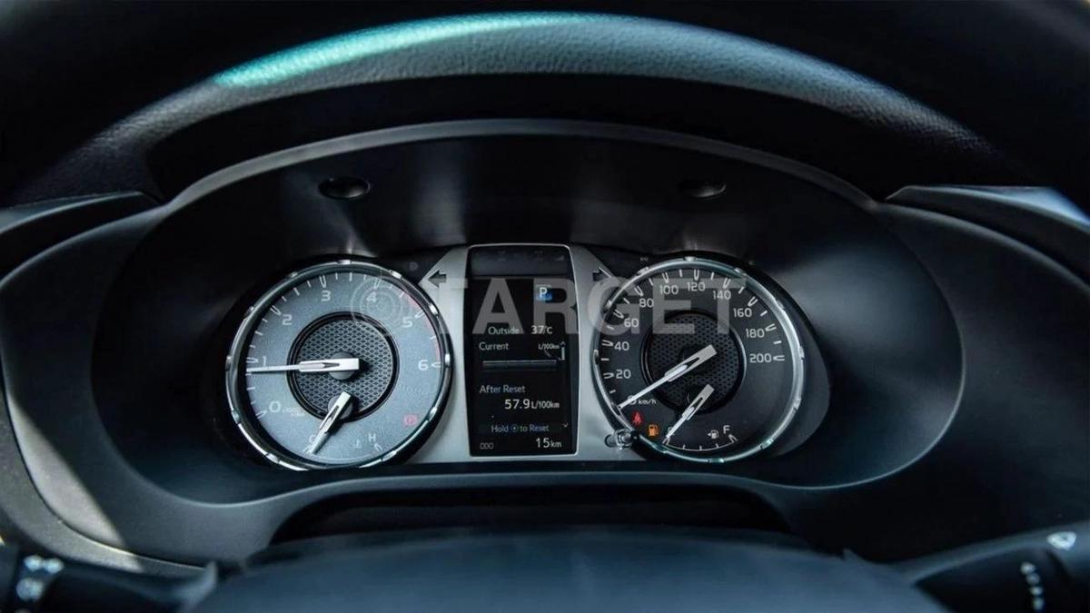 Toyota Hilux 2.4L AT 4WD DIESEL-4-4