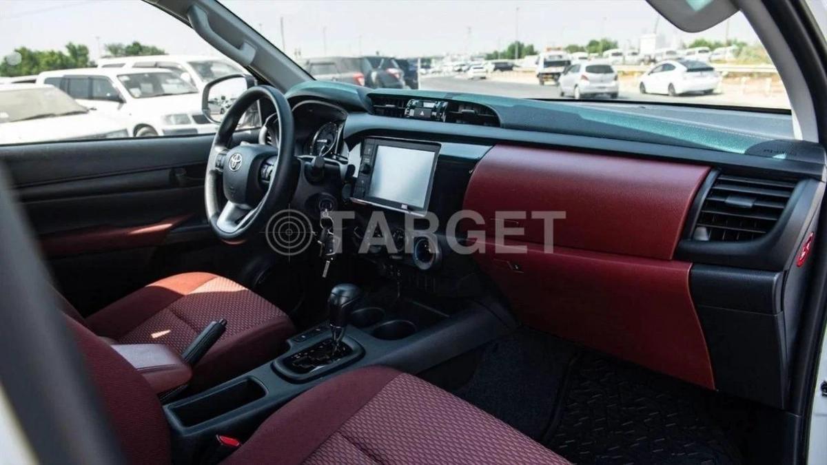 Toyota Hilux 2.4L AT 4WD DIESEL-8-8