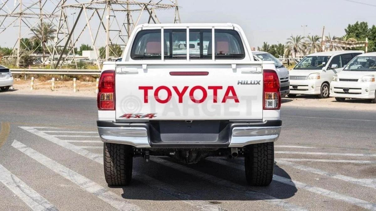 Toyota Hilux 2.4L AT 4WD DIESEL-6-6
