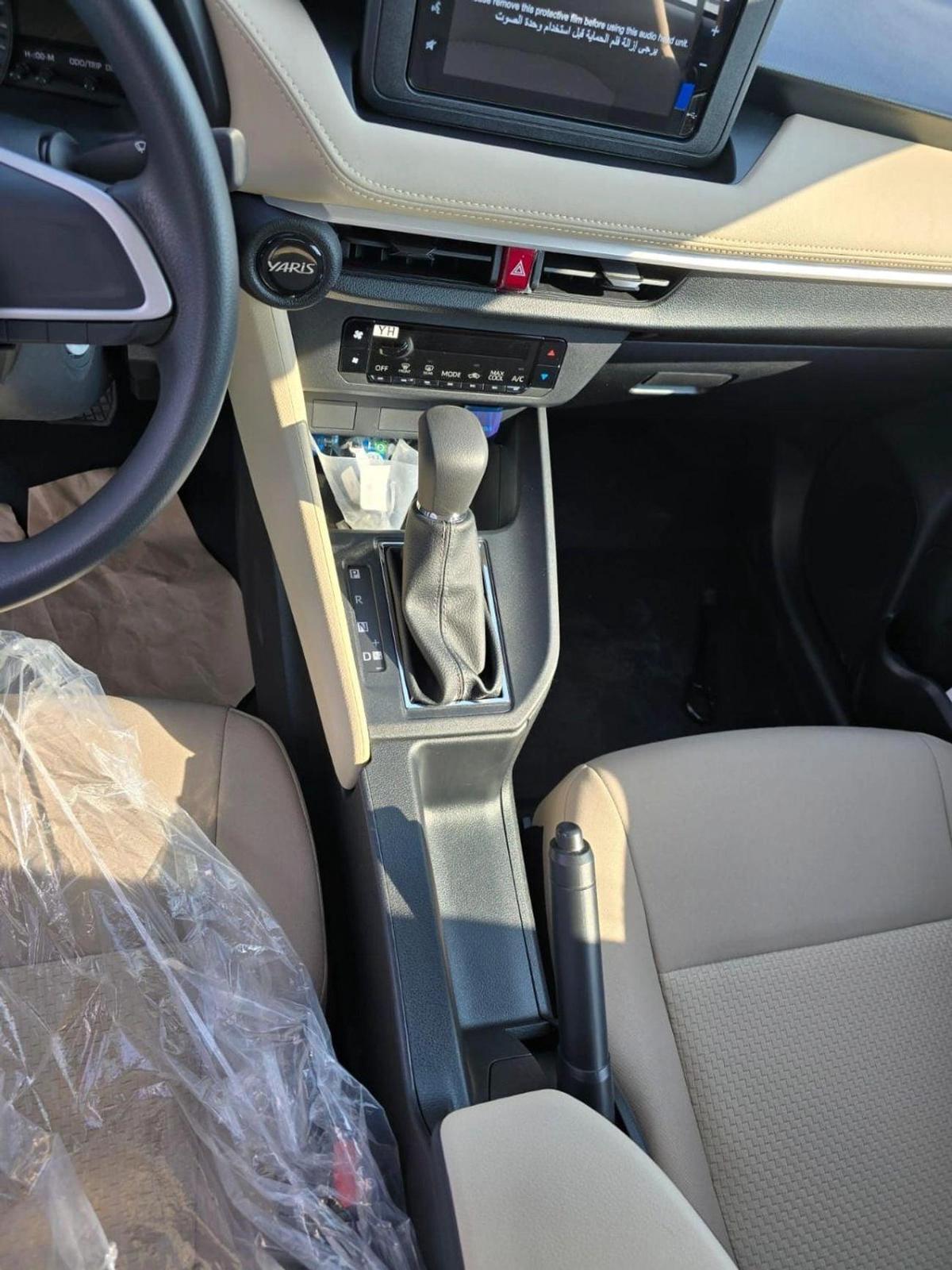 Toyota Yaris-6-6