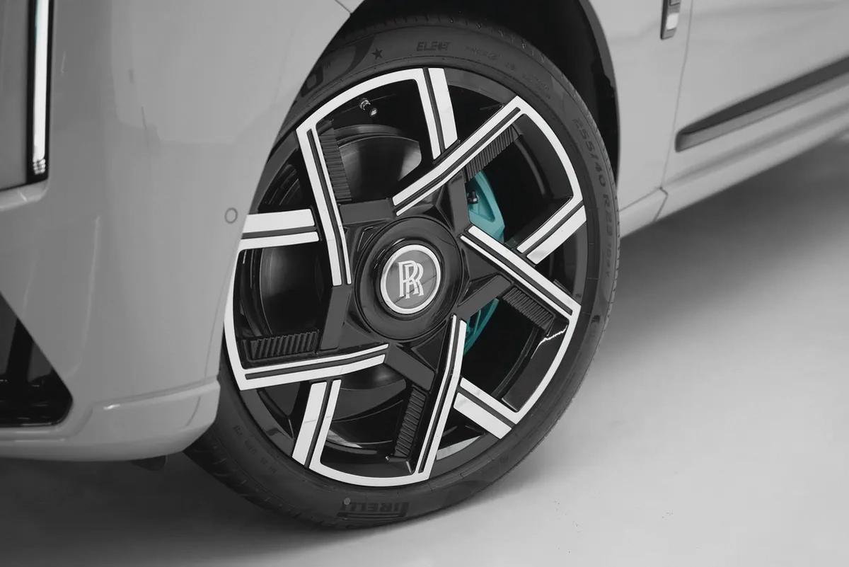 2025 ROLLS ROYCE CULLINAN BLACK BADGE WITH WARRANTY AND SERVICE CONTRACT-18-18