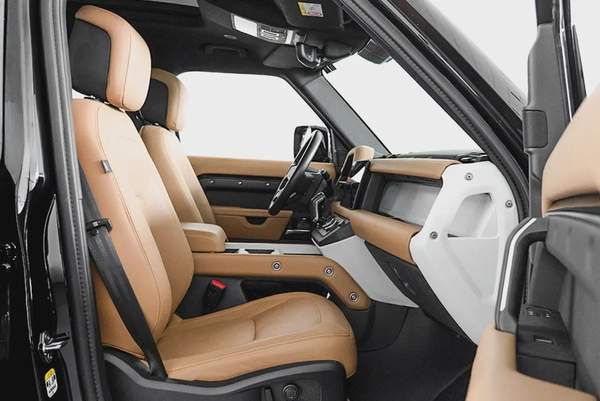 6,384 AED / 60 months | 0% DP | 2025 Landrover Defender 110 P300 X-Dynamic / Agency Warranty