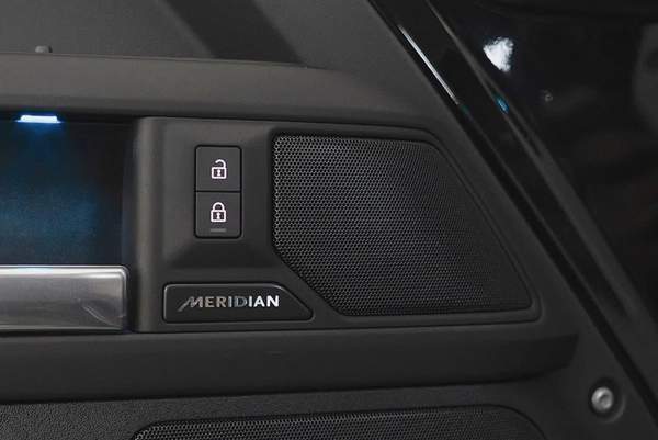 6,384 AED / 60 months | 0% DP | 2025 Landrover Defender 110 P300 X-Dynamic / Agency Warranty