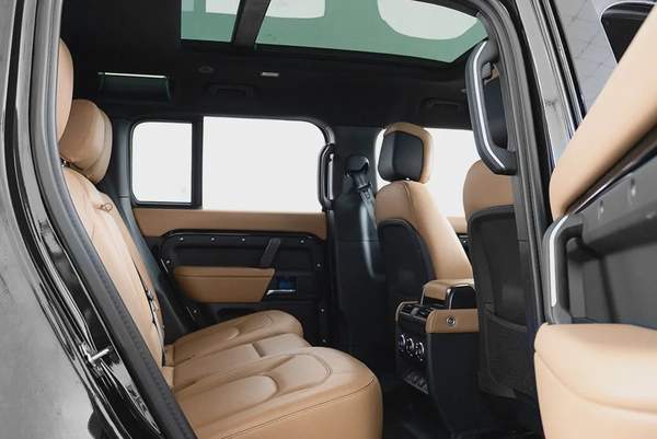 6,384 AED / 60 months | 0% DP | 2025 Landrover Defender 110 P300 X-Dynamic / Agency Warranty