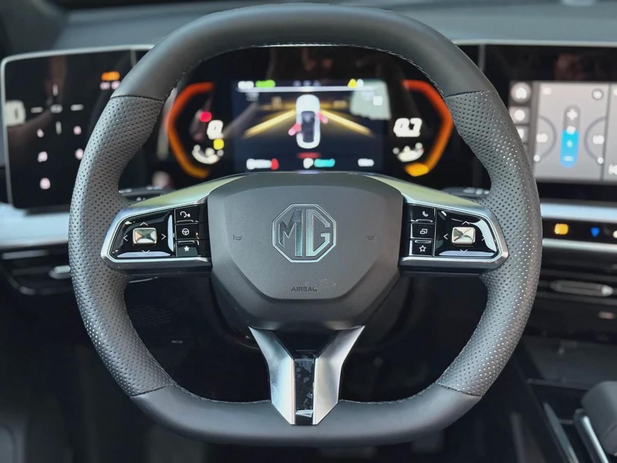 MG One - 2025 - Top Line - Sport Seats -GCC-9-9