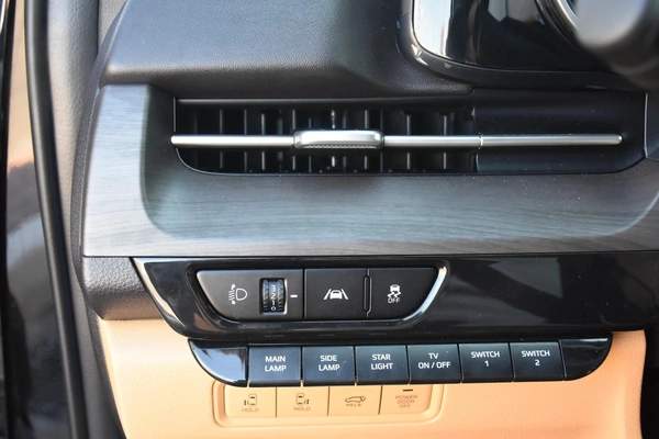 KIA CARNIVAL 7 SEATS 2023 | BLACK