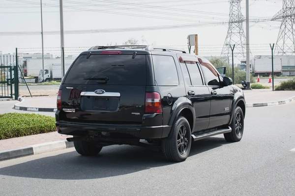 2007 - FORD EXPLORER - GOOD CONDITION - ONLY 95,000 KM