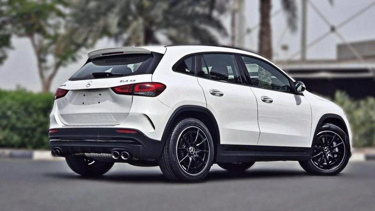 Mercedes-Benz GLA 45 AMG American Specifications - 4000km driven - 2.0L- 4 Cylinder - Turbo -1-1